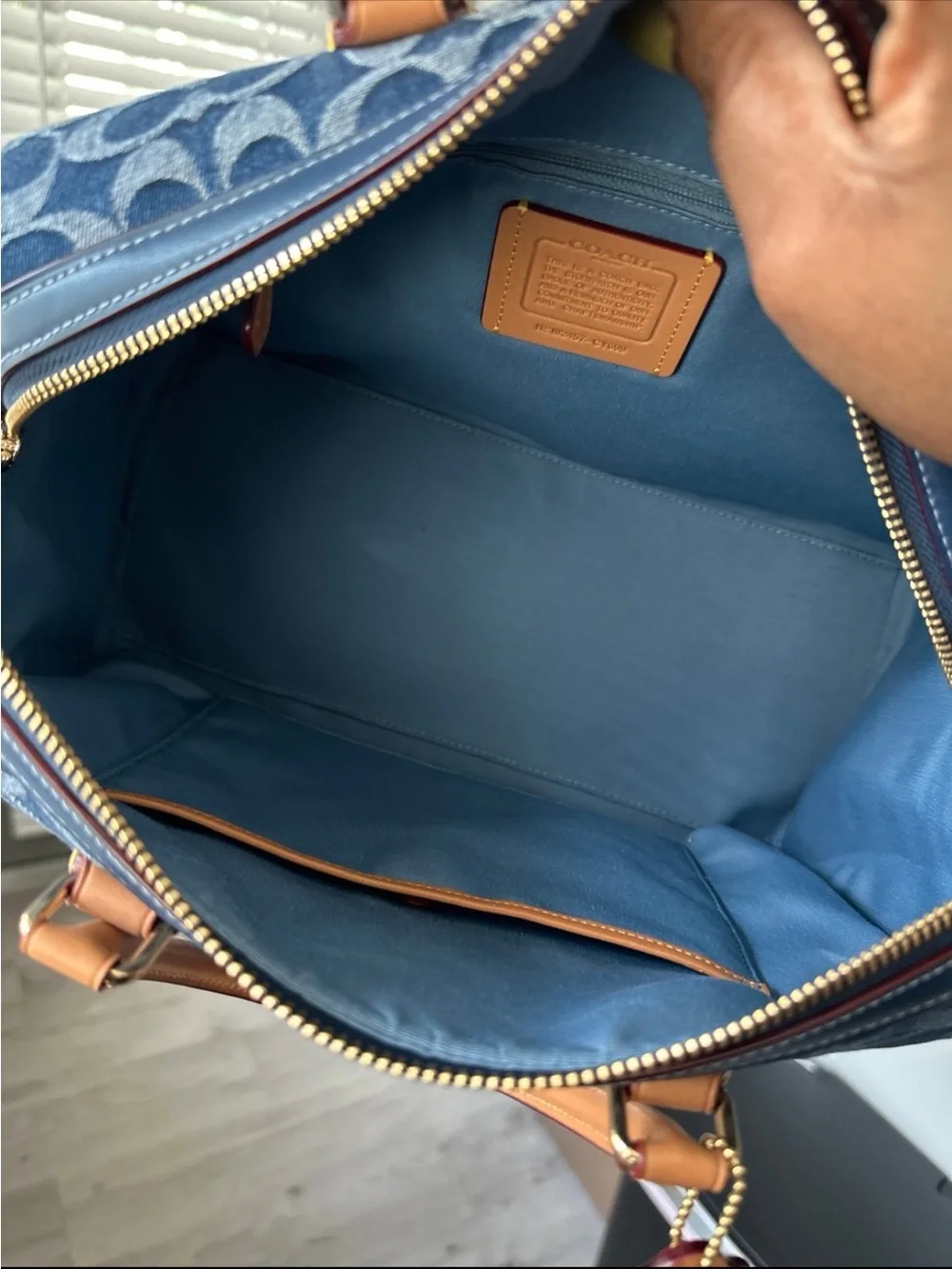 COACH | 2025 Signature Denim Large Rowan - Picture 10 of 12